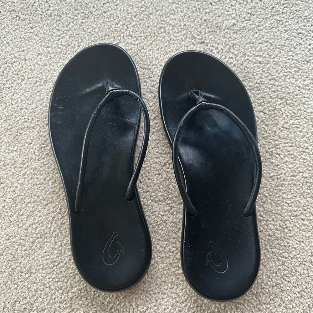 Olukai leather sandals flip flops black size 8